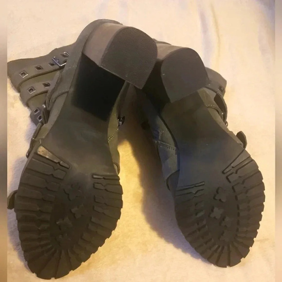 Women's Fergie Boots - Picture 6 of 8